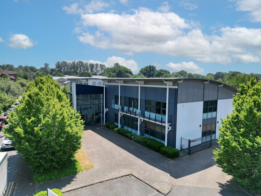 Albion, Wokingham, Offices, To Let Rare Commercial Property